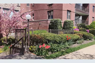 15 Hill Park Avenue #1-L, Great Neck, NY 11021 - Photo 4