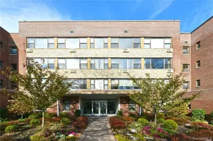 15 Hill Park Ave, Great Neck, NY 11021 - Photo 2