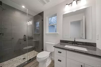 39 Locust Avenue S, Medford, NY 11763 - Photo 16