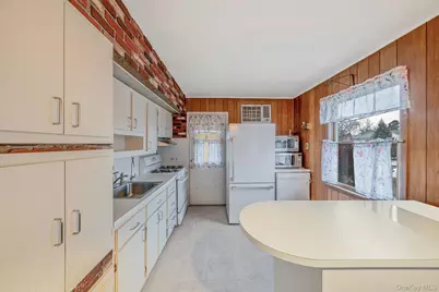 81 Hale Street, Brentwood, NY 11717 - Photo 8