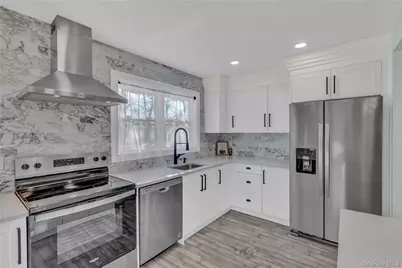 39 Roosevelt Boulevard, Patchogue, NY 11772 - Photo 8