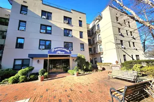 11 Wooleys Ln, Great Neck, NY 11023 - Photo 2