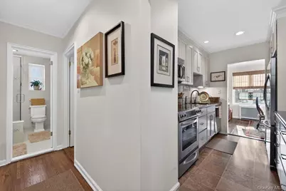 366 Stewart Avenue #B10, Garden City, NY 11530 - Photo 16