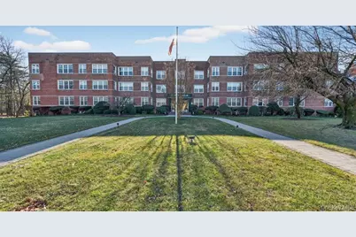 366 Stewart Avenue #B10, Garden City, NY 11530 - Photo 2