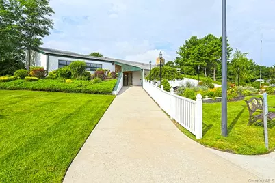 82 Village Circle W, Manorville, NY 11949 - Photo 26