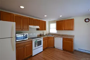 82 Village Cir W, Manorville, NY 11949 - Photo 10