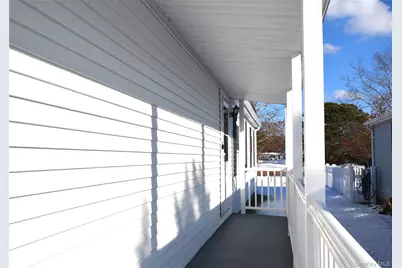 82 Village Circle W, Manorville, NY 11949 - Photo 4