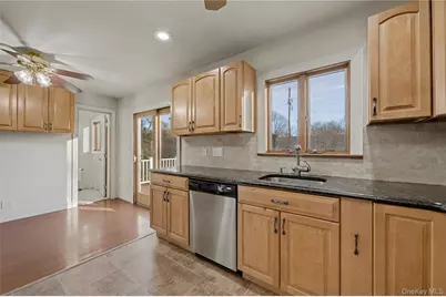 158 Moffitt Boulevard, Islip, NY 11751 - Photo 8