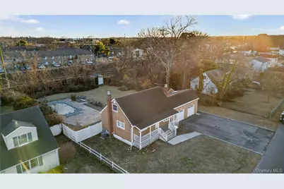 158 Moffitt Boulevard, Islip, NY 11751 - Photo 16