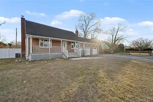 158 Moffitt Blvd, Islip, NY 11751 - Photo 2