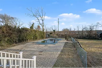 158 Moffitt Boulevard, Islip, NY 11751 - Photo 14