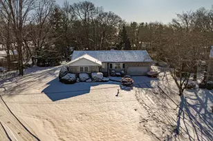 46 Crestwood Dr, Huntington Station, NY 11746 - Photo 2