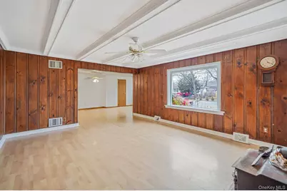 133 Royal Avenue, Flanders, NY 11901 - Photo 8