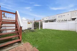 192 Huntington Ave, Bronx, NY 10465 - Photo 16