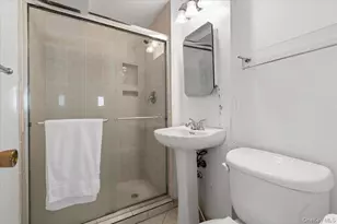 53 Beaumont Dr, Plainview, NY 11803 - Photo 18