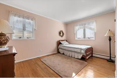 53 Beaumont Drive, Plainview, NY 11803 - Photo 8