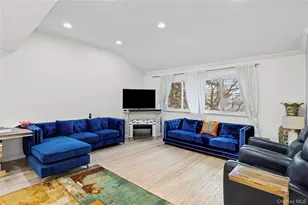 18 South Dr, New Hyde Park, NY 11040 - Photo 2