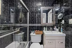 18 South Dr, New Hyde Park, NY 11040 - Photo 12