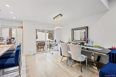 18 South Drive, New Hyde Park, NY 11040 - Photo 4