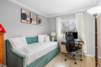 18 South Drive, New Hyde Park, NY 11040 - Photo 16