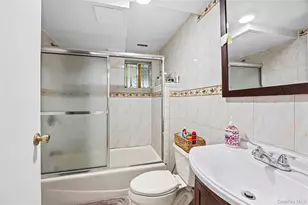 18 South Dr, New Hyde Park, NY 11040 - Photo 18