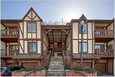 72 Foxwood Circle, Mount Kisco, NY 10549 - Photo 2