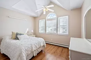 33 Skylark Ln, Levittown, NY 11756 - Photo 36