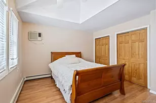 33 Skylark Ln, Levittown, NY 11756 - Photo 32