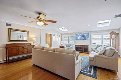 33 Skylark Lane, Levittown, NY 11756 - Photo 18