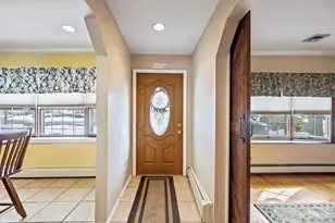 33 Skylark Ln, Levittown, NY 11756 - Photo 4