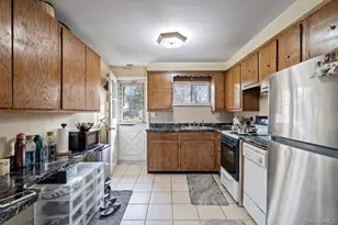 11 Cedar Crest Dr, Dix Hills, NY 11746 - Photo 24