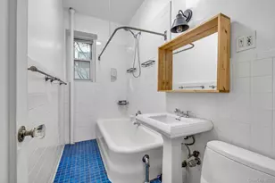 4 Maple Dr, Great Neck, NY 11021 - Photo 12