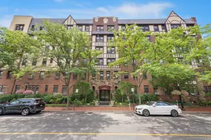 4 Maple Dr, Great Neck, NY 11021 - Photo 2