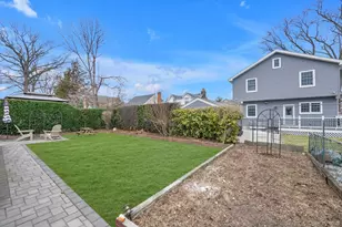 39 Corwin Ave, New Hyde Park, NY 11040 - Photo 16