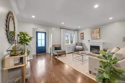 39 Corwin Avenue, New Hyde Park, NY 11040 - Photo 2