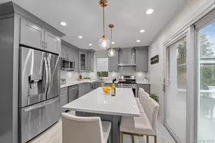 39 Corwin Ave, New Hyde Park, NY 11040 - Photo 6