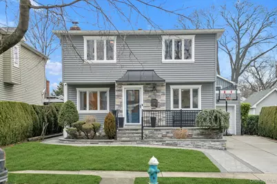 39 Corwin Avenue, New Hyde Park, NY 11040 - Photo 2