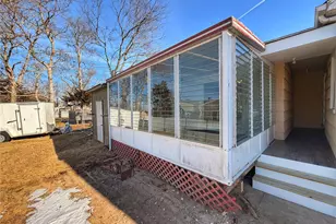 20 Bogota Rd, Mastic Beach, NY 11951 - Photo 28