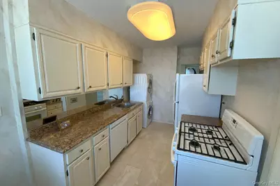 27010 Grand Central Parkway #17E, Floral Park, NY 11005 - Photo 16