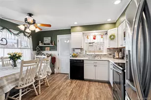 24 Park Pl, Patchogue, NY 11772 - Photo 6