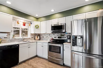 24 Park Place, Patchogue, NY 11772 - Photo 6