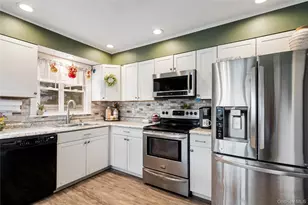 24 Park Pl, Patchogue, NY 11772 - Photo 6