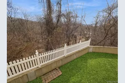 43 Aveonis Court, Fishkill, NY 12524 - Photo 4