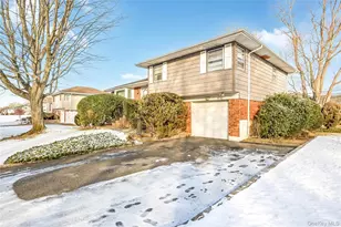 19 Parkdale Dr, Farmingdale, NY 11735 - Photo 2