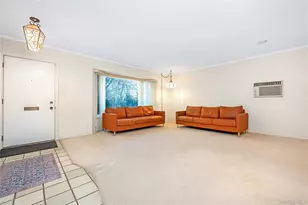 19 Parkdale Dr, Farmingdale, NY 11735 - Photo 4