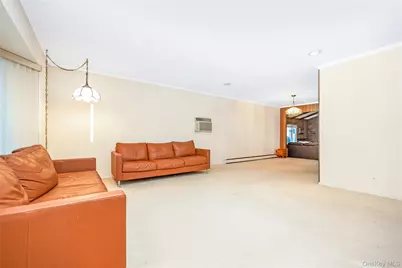 19 Parkdale Drive, Farmingdale, NY 11735 - Photo 6