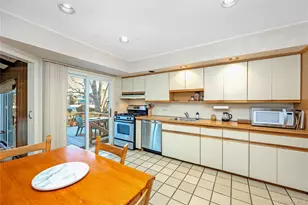 19 Parkdale Dr, Farmingdale, NY 11735 - Photo 14