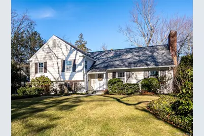 427 Ryder Road, Manhasset, NY 11030 - Photo 2