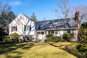 427 Ryder Rd, Manhasset, NY 11030 - Photo 2