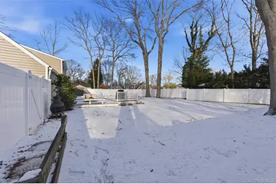 1039 Sipp Avenue, Medford, NY 11763 - Photo 14